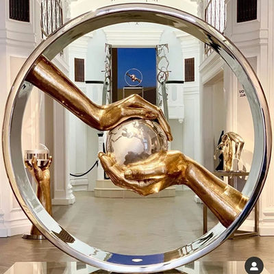 지구 조각을 보호하는 손 닦은 거울 스테인레스 강